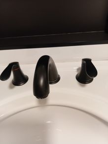 3 hole basin taps 2 sets 1 lever damaged  ,so Free