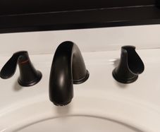 3 hole basin taps 2 sets 1 lever damaged  ,so Free