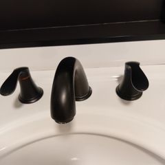 3 hole basin taps 2 sets 1 lever damaged  ,so Free