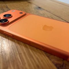 iPhone 17 Pro 256GB Cosmic Orange + 3 Premium Cases