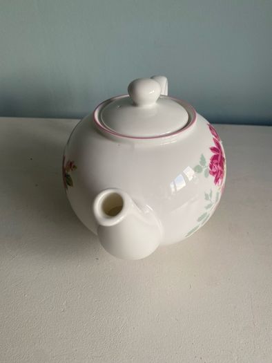 Nina Campbell by Roy Kirkham pink Roses tea pot