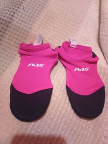 RAS pink swim neo socks size 32/33