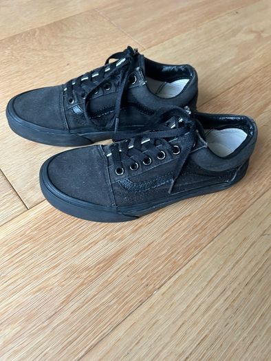 Black Vans size UK 3