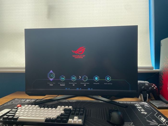 Samsung Odyssey G7 LS28BG700EPXXU 28" 4K UHD Smart Gaming monitor with Speakers