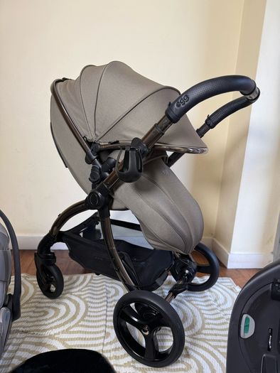Full Egg 3 travel system Cybex car seat and isofix base