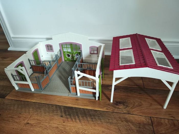schleigh horse house