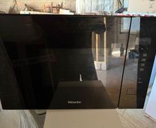Miele Microwave (like new)
