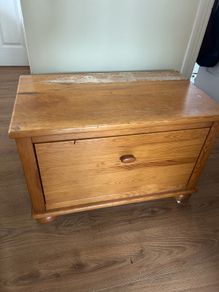 Blanket box / bedside table