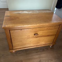 Blanket box / bedside table