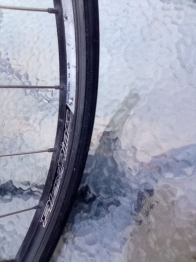 Road bike front wheel 700x25 c