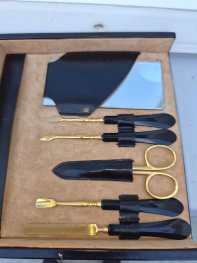 old lady's grooming leather  case 1960s