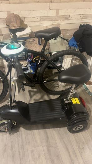 Electric mobility scooter