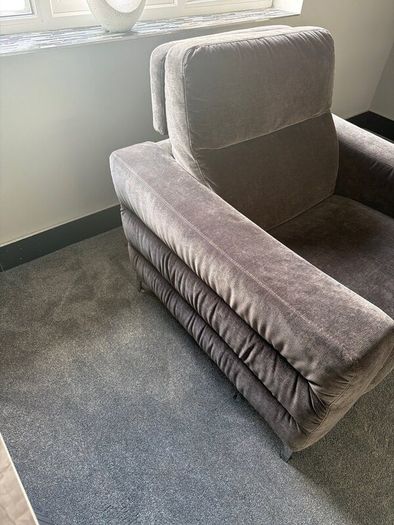 Sitting room suite. 3/4 seater recliner, and chair
