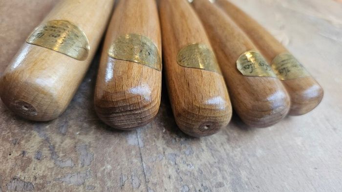 5 Ashley Iles curved carving gouges