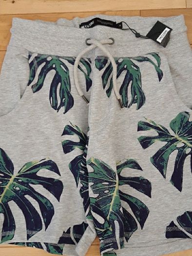 Mens shorts (size M) Brand new