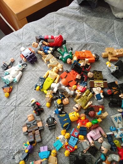 Quick sell 77 for 50euro rolfbox etc lot Lego