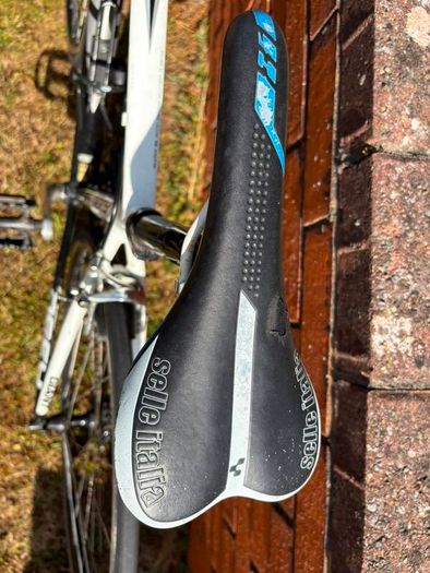 Giant Defy 4 Mens Road Bike