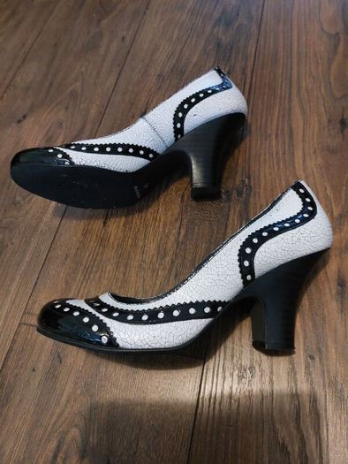 Black and White- leather- uk7