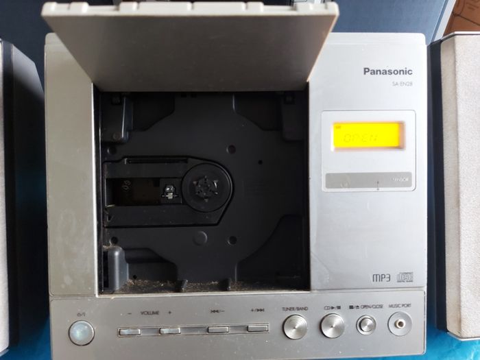 Panasonic SA-EN28 CD Stereo Music system, Radio, CD, MP3, all working perfect and in very good condition, with 2 Panasonic speakers Model SB-EN28