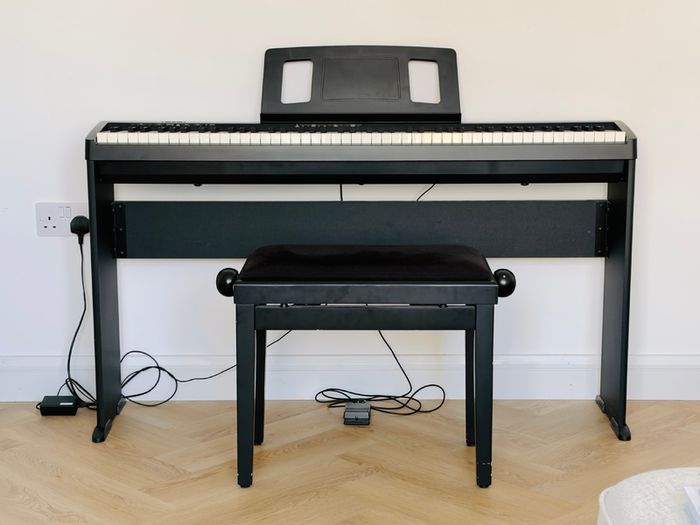 Roland FP-10 Digital Piano - Full Set with Stand, Stool & Pedal - Perfect Condition
