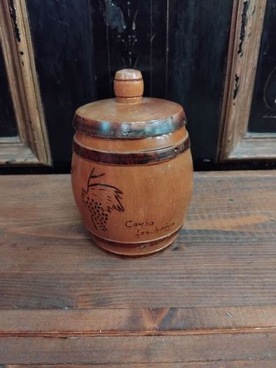 Vintage wood container 8