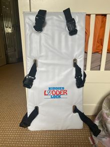 Kiddies ladder lock