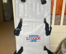 Kiddies ladder lock