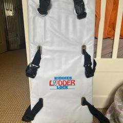 Kiddies ladder lock