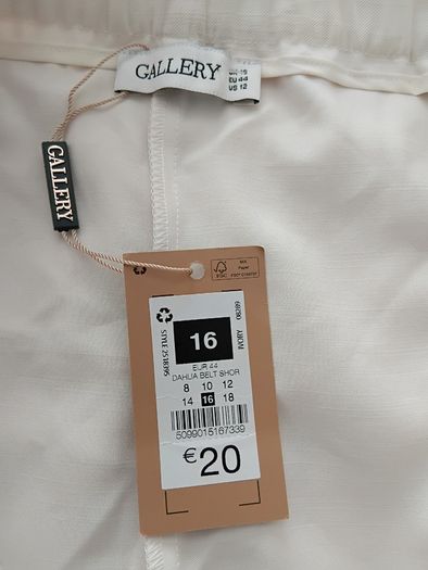 Pleated shorts
