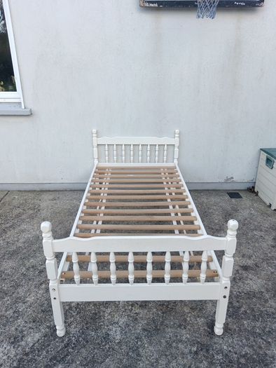Single bed frames