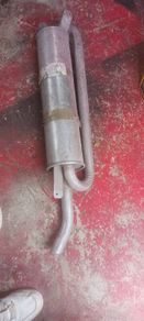 Peugeot 305 exhaust and bonnet
