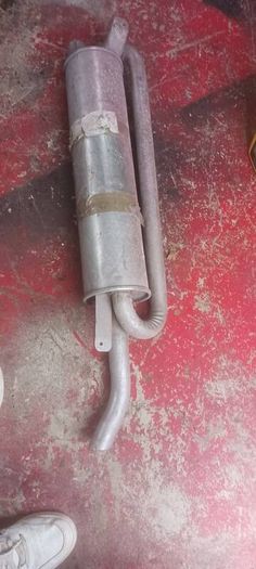 Peugeot 305 exhaust and bonnet