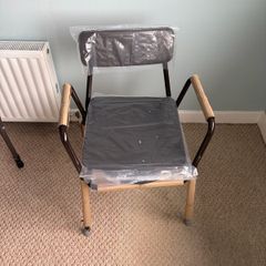 Commode chair