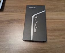 Samsung Galaxy S26 256gb Blue 4 days old as new, boxed and screen protector