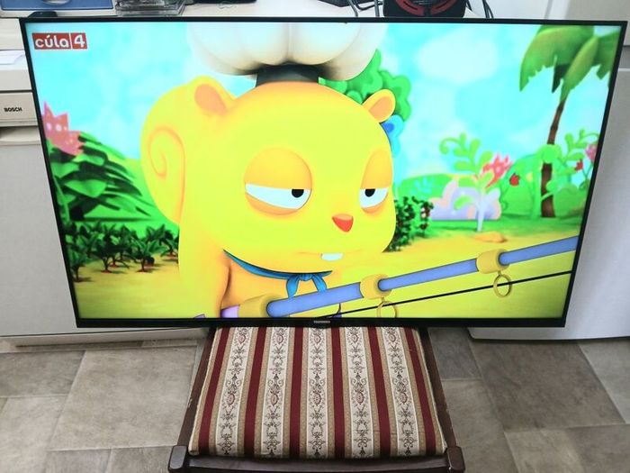 New Telefunken 43 inch smart hdmi borderless tv.