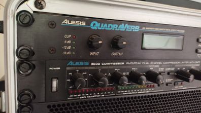 Alesis Quadraverb + 3630 compressor