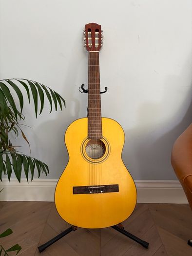 Fender ESC80 3/4 classical guitar & kit bag