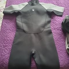 Brand new mens wetsuit