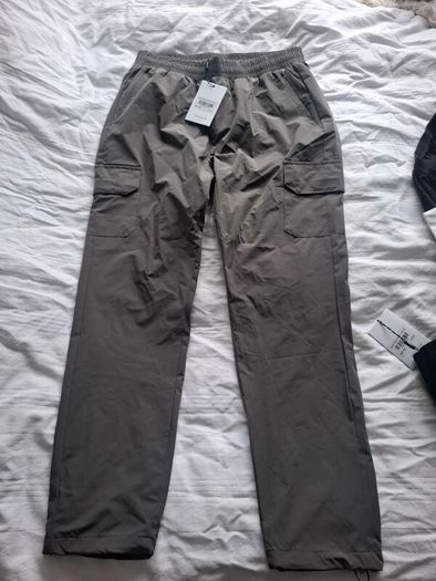 Relaxed fit Nylon Cargo pants in Grey /Medium
