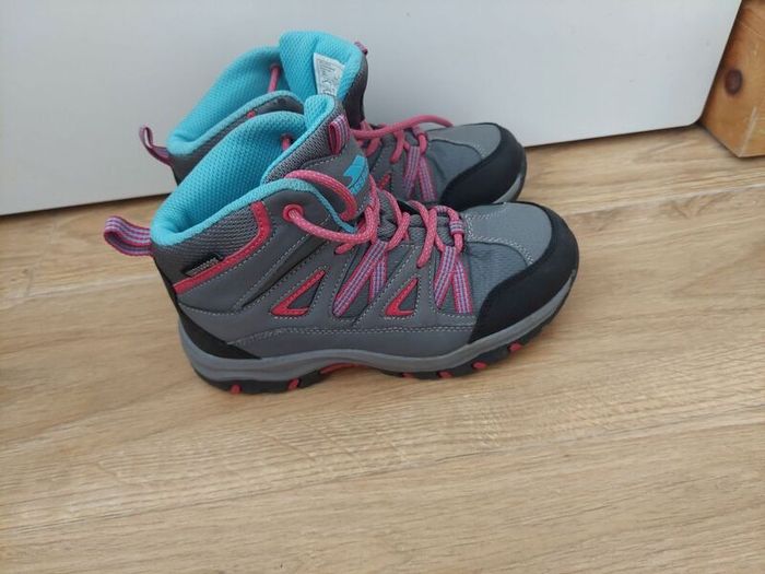 Trespass Kids Gullion II Mid Rise Waterproof Walking Boots/shoes