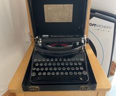 Vintage WW2 Remington Portable Noiseless Typewriter