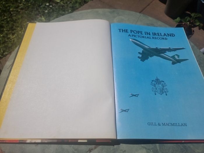 The Pope in Ireland: A Pictorial Record (Hardcover)