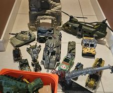 Army action toys and figures