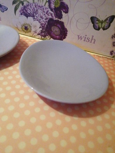 2 purple dishes