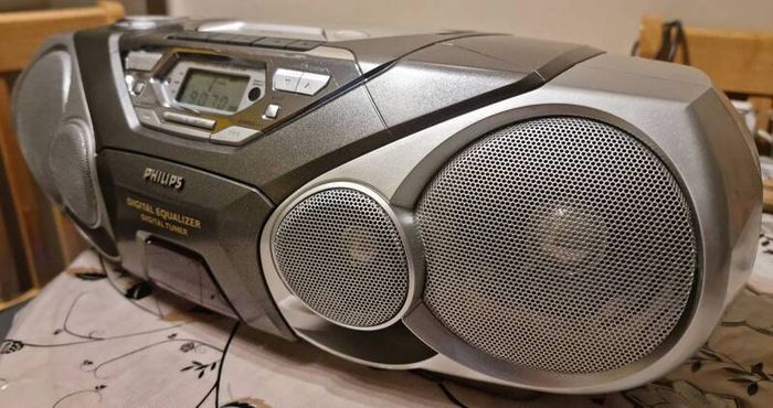 From 2001 Philips AZ 1575 - CD / Radio Cassette Recorder / Manual / Remote control. Working good.