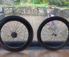 Carbon bike wheels