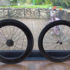Carbon bike wheels