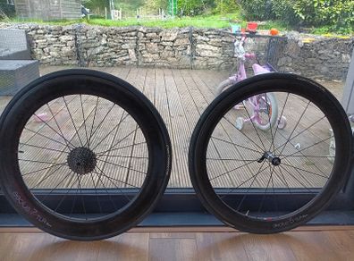 Carbon bike wheels