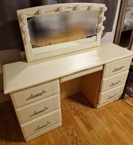 Dressing table