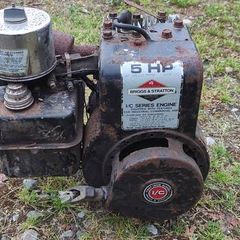 Brigg's and Stratton 5hp vertical engine